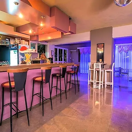 Achousa (adults Only)