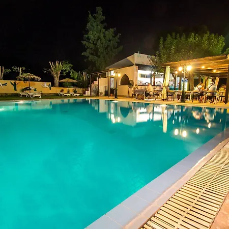 מלון דירות Achousa (adults Only) 3*